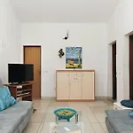 아파트 Family Friendly Seaside Kanica, Rogoznica - 4269 Ražanj