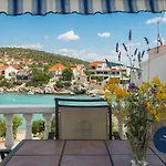 아파트 Family Friendly Seaside Kanica, Rogoznica - 4269 Ražanj