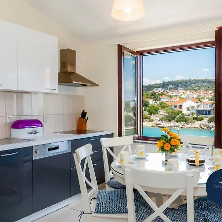 Family Friendly Seaside Apartments Kanica, Rogoznica - 4269 Apartment *